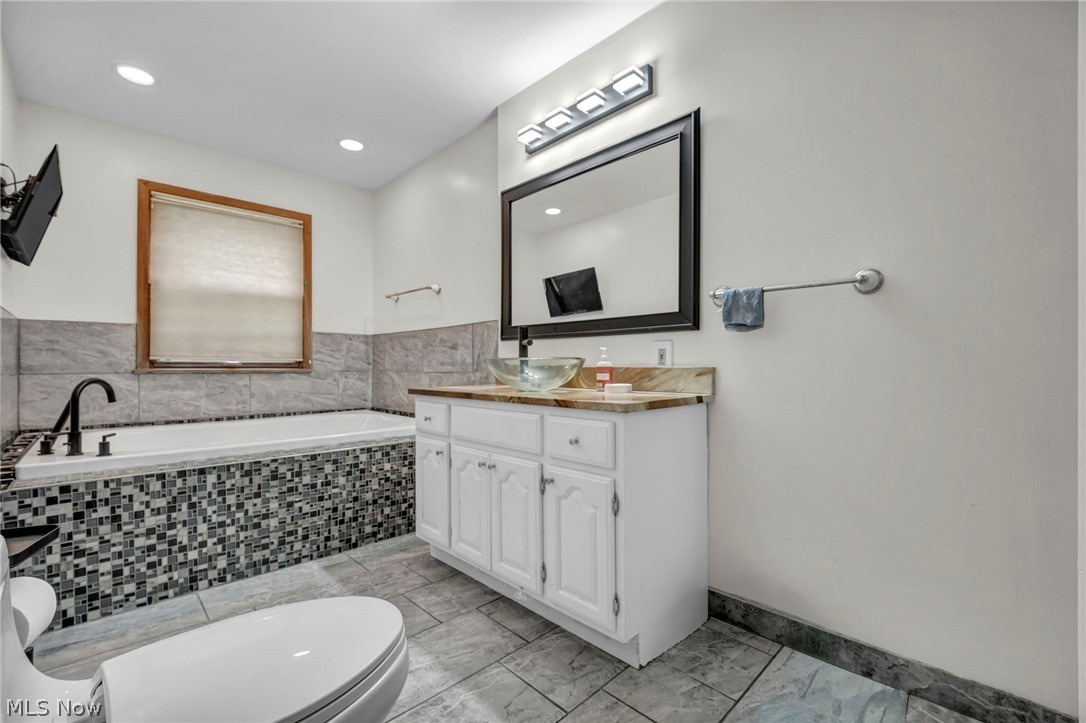 454 E 270th Street Euclid OH 44132