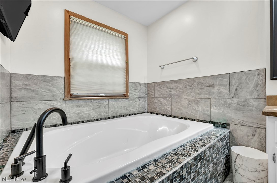454 E 270th Street Euclid OH 44132