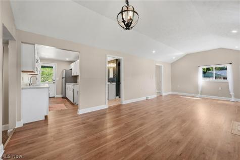 815 E Cassell Avenue Barberton OH 44203