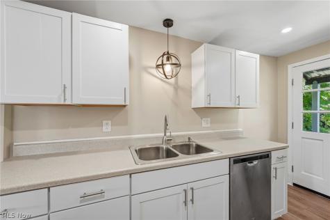 815 E Cassell Avenue Barberton OH 44203