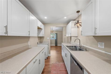 815 E Cassell Avenue Barberton OH 44203