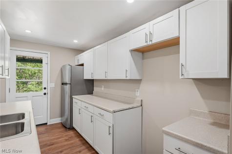 815 E Cassell Avenue Barberton OH 44203