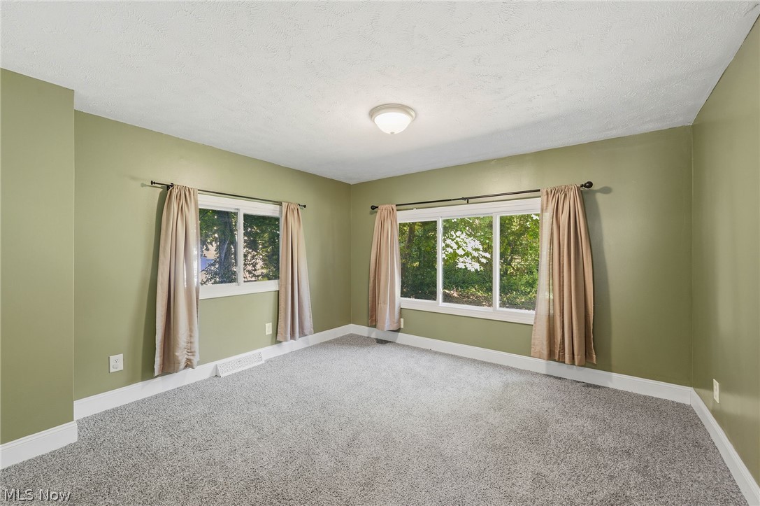 815 E Cassell Avenue Barberton OH 44203