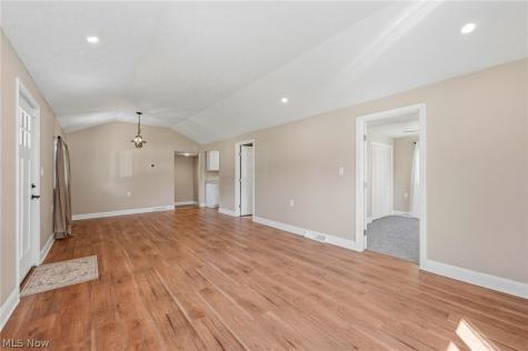 815 E Cassell Avenue Barberton OH 44203