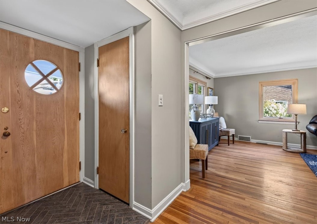 20716 Edgecliff Drive Euclid OH 44123