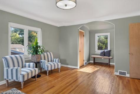 20716 Edgecliff Drive Euclid OH 44123