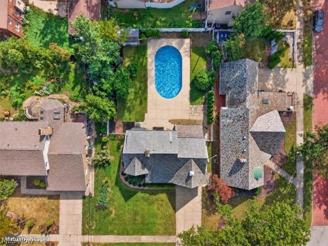 20716 Edgecliff Drive Euclid OH 44123