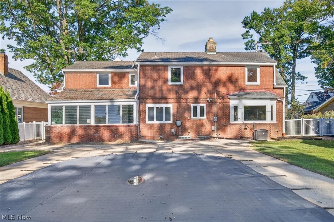 20716 Edgecliff Drive Euclid OH 44123