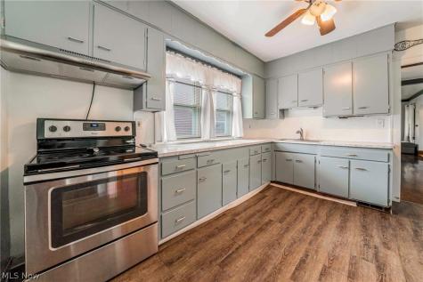 19541 Naumann Avenue Euclid OH 44119