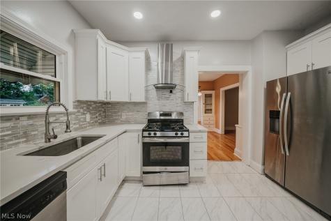 2120 Richland Avenue Lakewood OH 44107