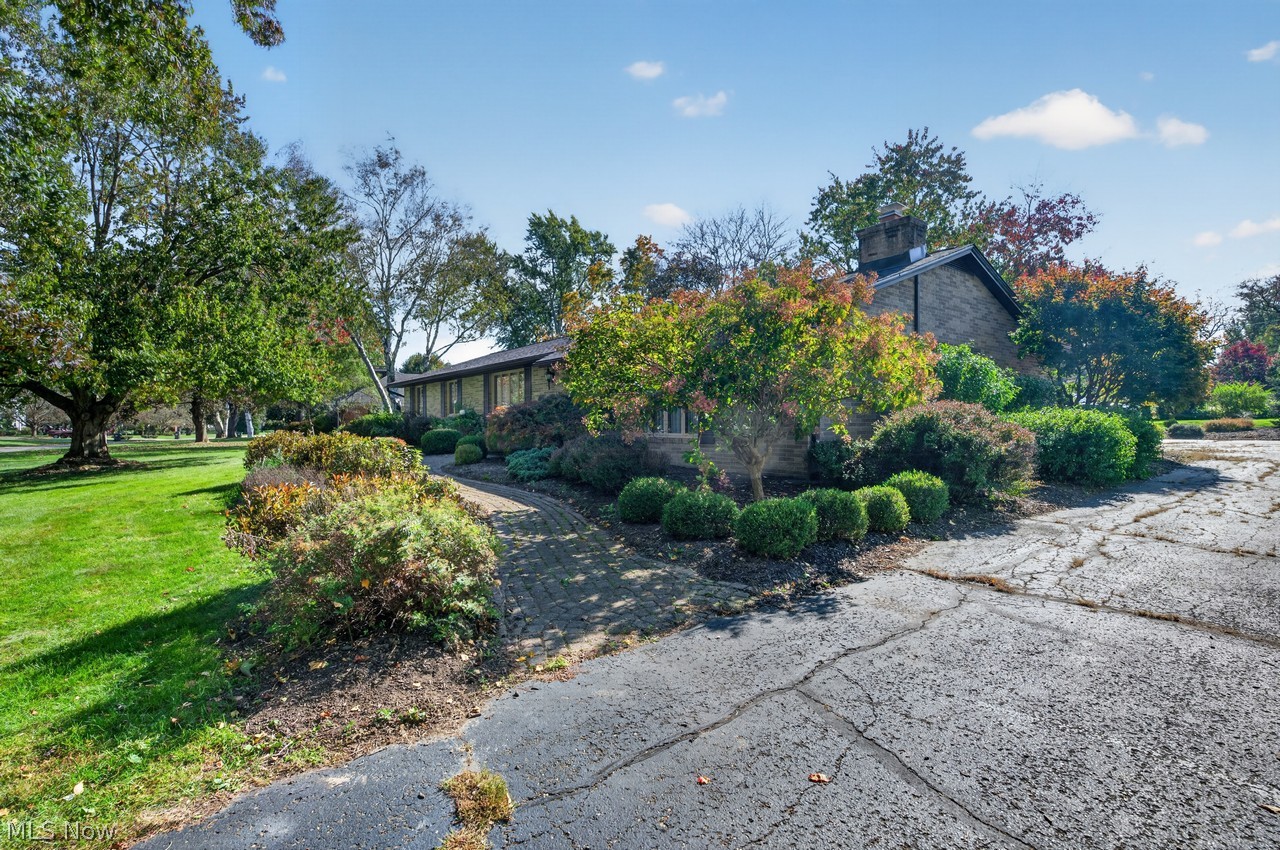 6110 Wiclif Road NE Canton OH 44721
