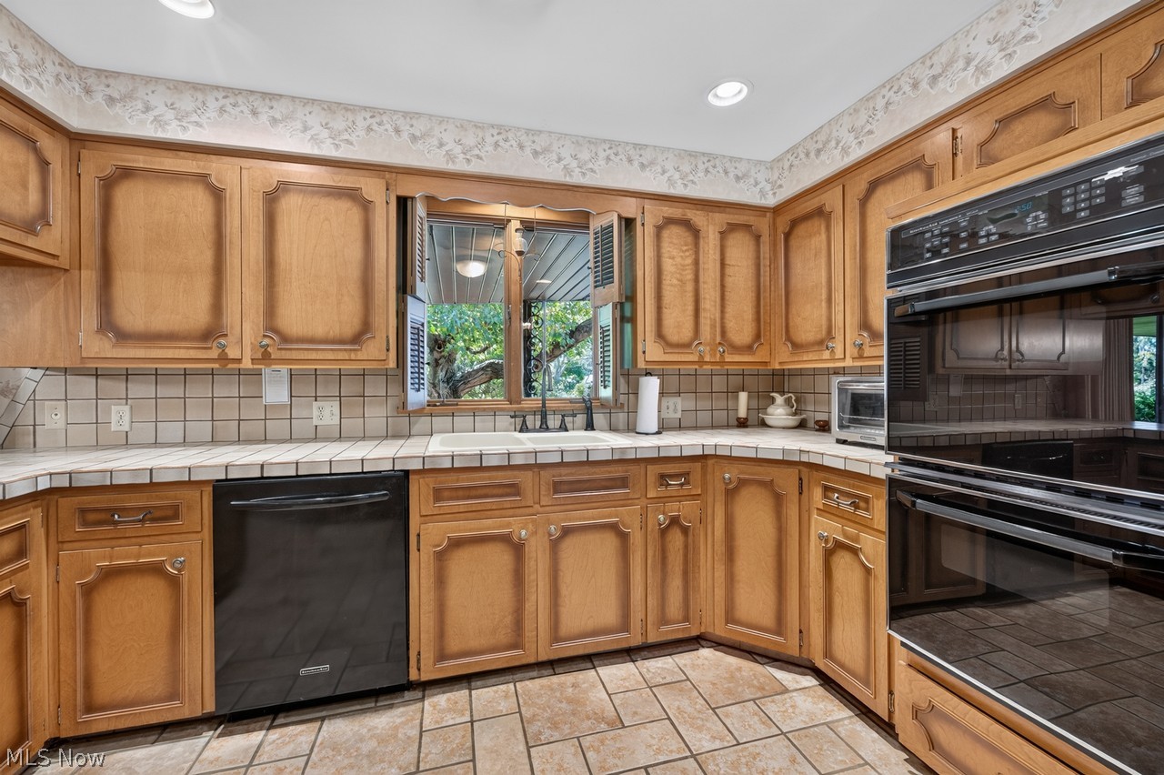 6110 Wiclif Road NE Canton OH 44721