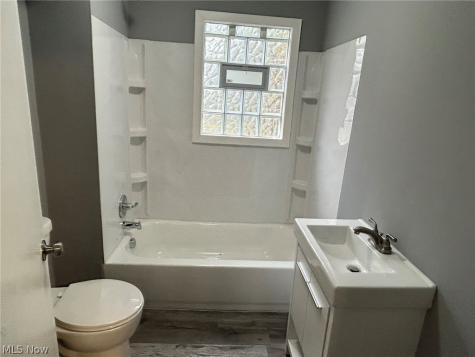 823 W 21st Street Lorain OH 44052