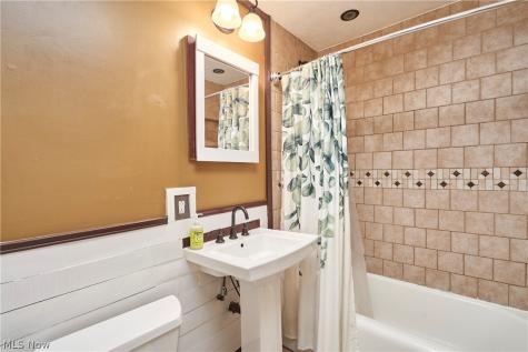 223 Davenport Avenue Akron OH 44312