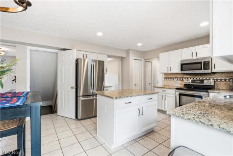13756 Cartwright Strongsville OH 44136