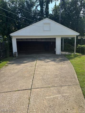 15406 Huntmere Avenue Cleveland OH 44110