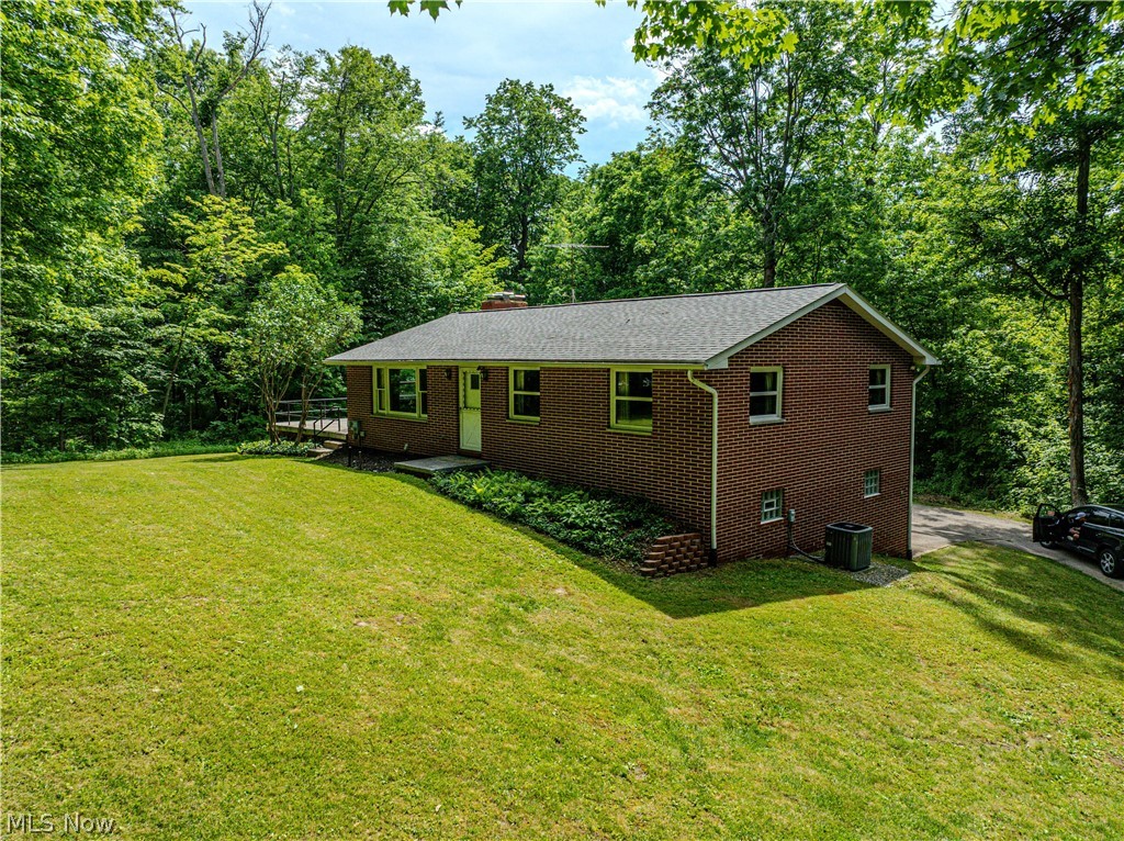 5475 Parks Avenue NE Louisville OH 44641