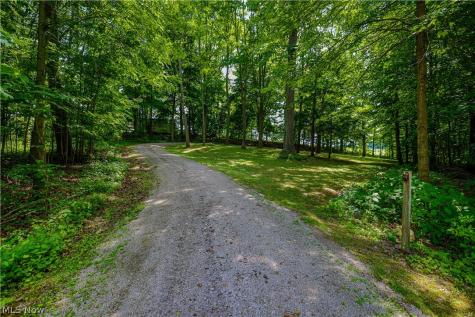 5475 Parks Avenue NE Louisville OH 44641