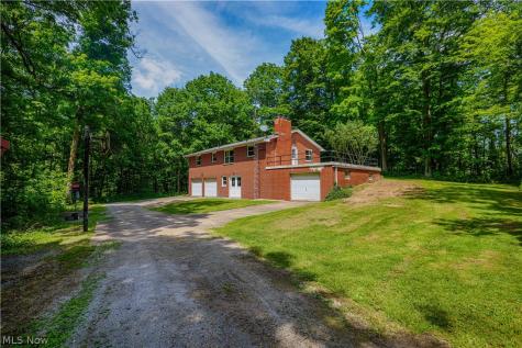 5475 Parks Avenue NE Louisville OH 44641