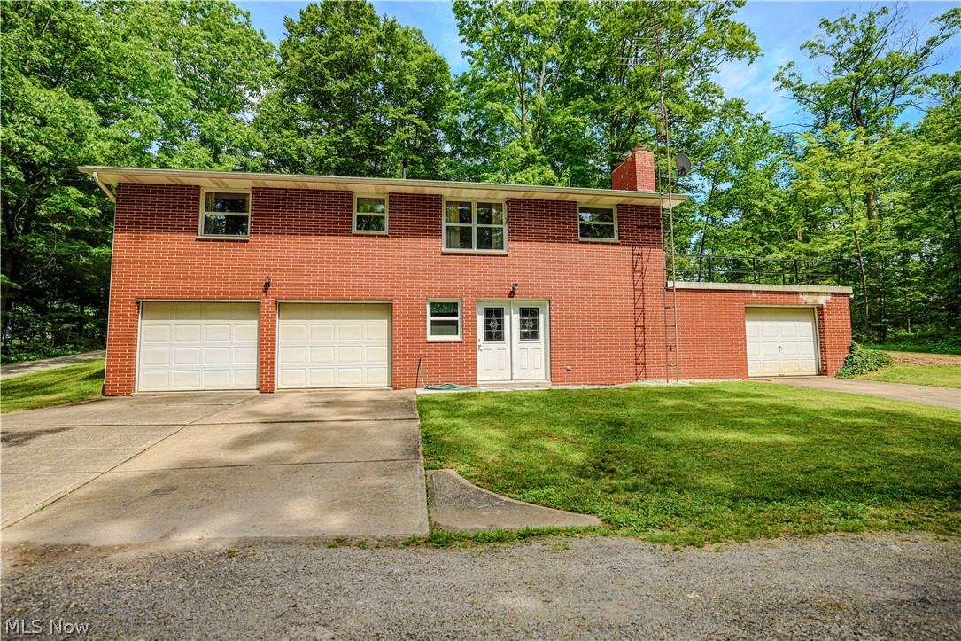 5475 Parks Avenue NE Louisville OH 44641