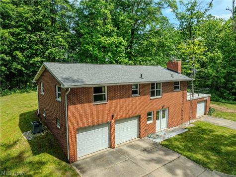 5475 Parks Avenue NE Louisville OH 44641