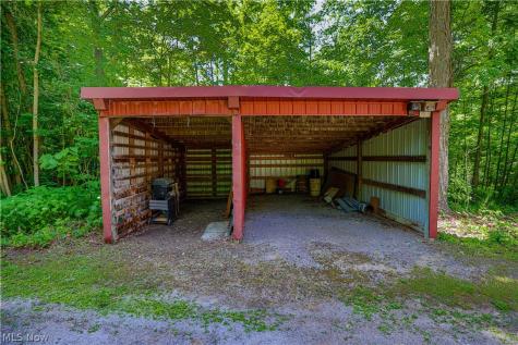 5475 Parks Avenue NE Louisville OH 44641