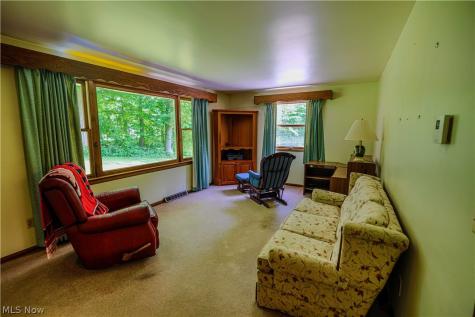 5475 Parks Avenue NE Louisville OH 44641