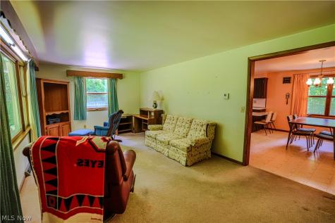 5475 Parks Avenue NE Louisville OH 44641