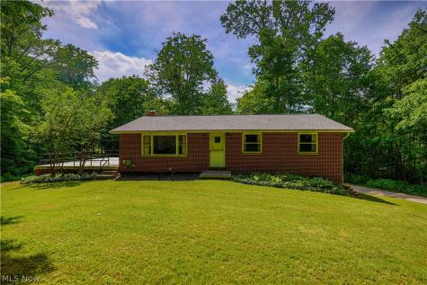 5475 Parks Avenue NE Louisville OH 44641