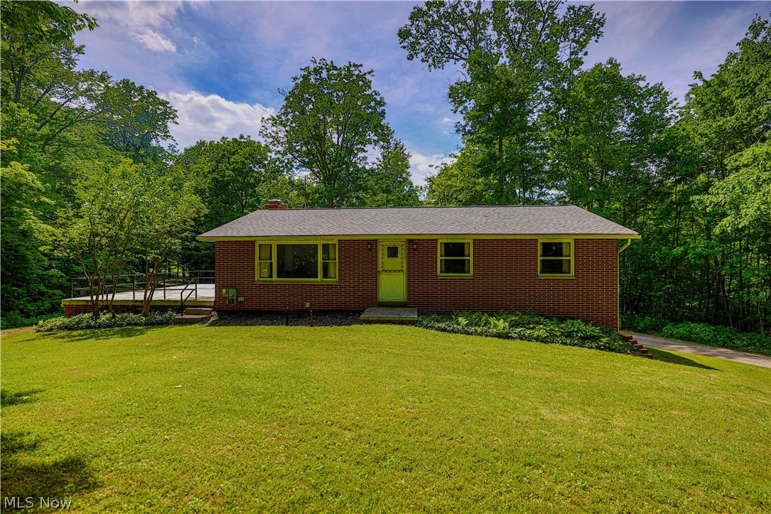 5475 Parks Avenue NE Louisville OH 44641