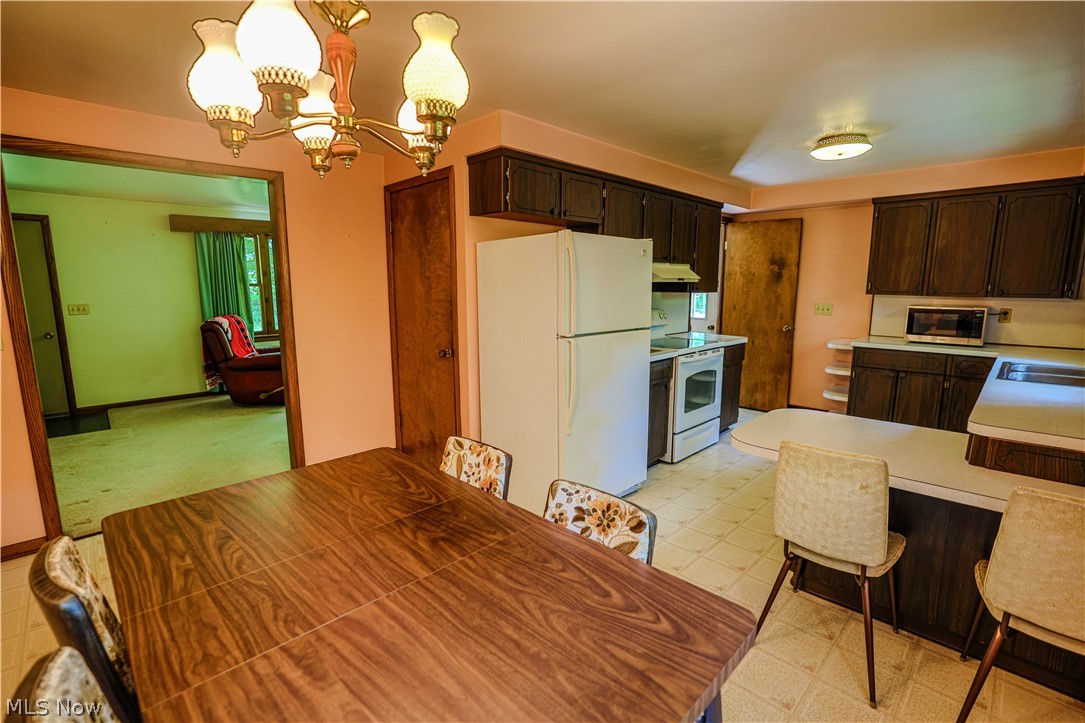 5475 Parks Avenue NE Louisville OH 44641