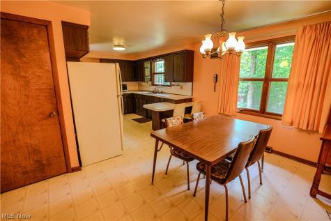 5475 Parks Avenue NE Louisville OH 44641