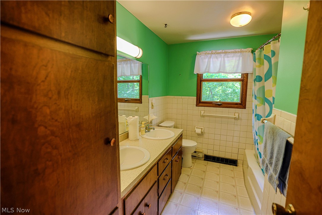 5475 Parks Avenue NE Louisville OH 44641