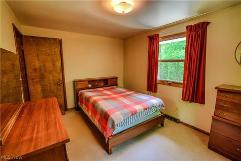 5475 Parks Avenue NE Louisville OH 44641