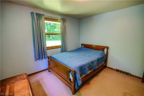 5475 Parks Avenue NE Louisville OH 44641
