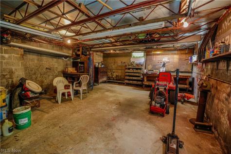 5475 Parks Avenue NE Louisville OH 44641