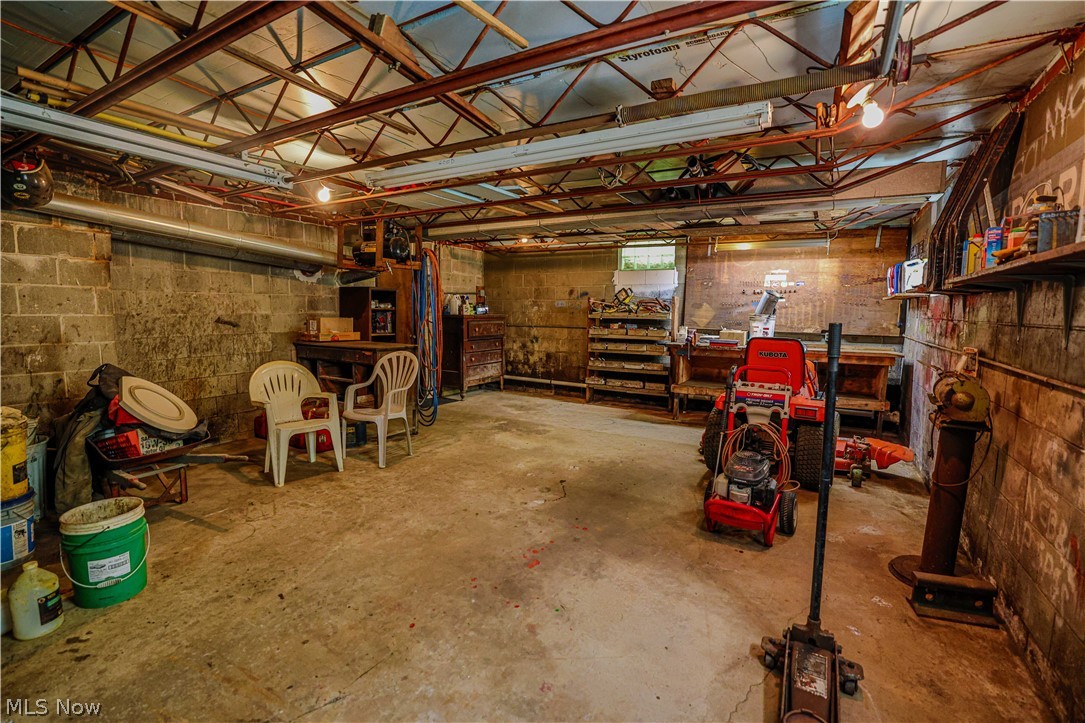 5475 Parks Avenue NE Louisville OH 44641