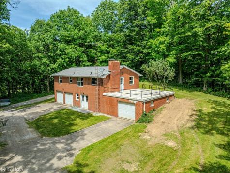 5475 Parks Avenue NE Louisville OH 44641