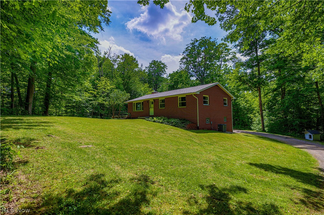 5475 Parks Avenue NE Louisville OH 44641