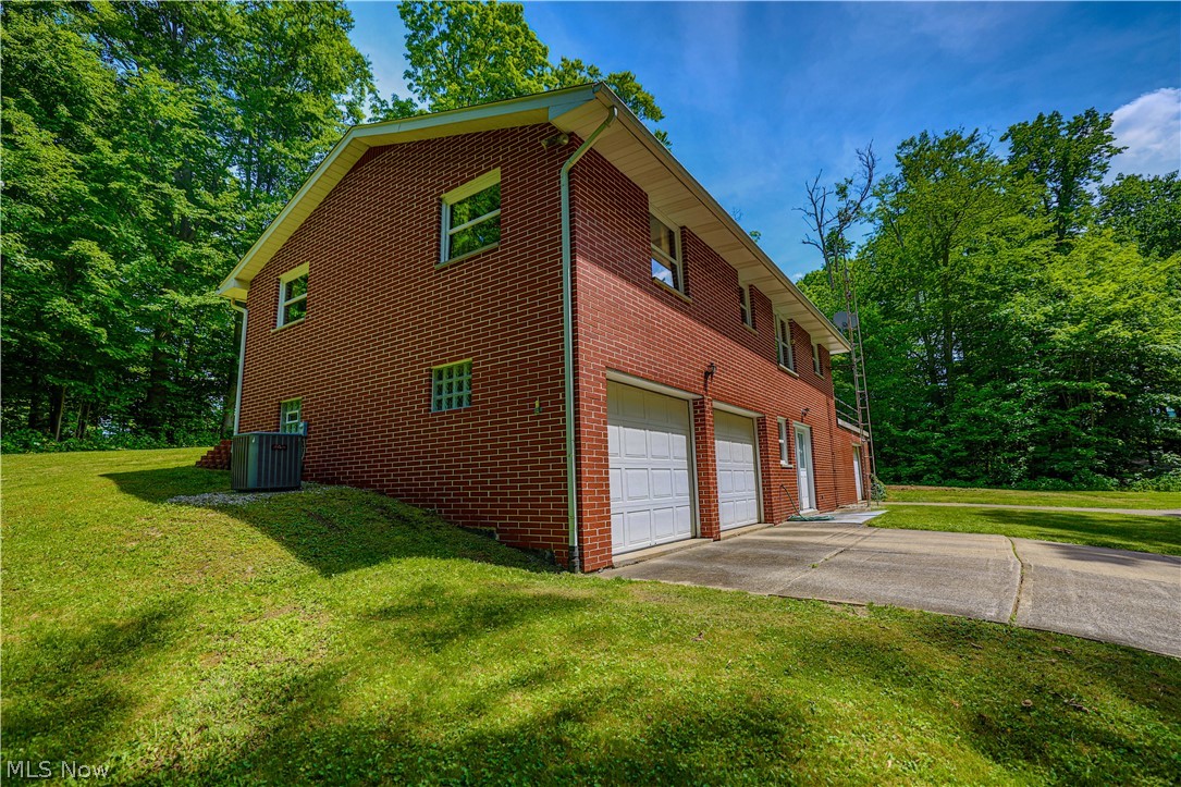5475 Parks Avenue NE Louisville OH 44641