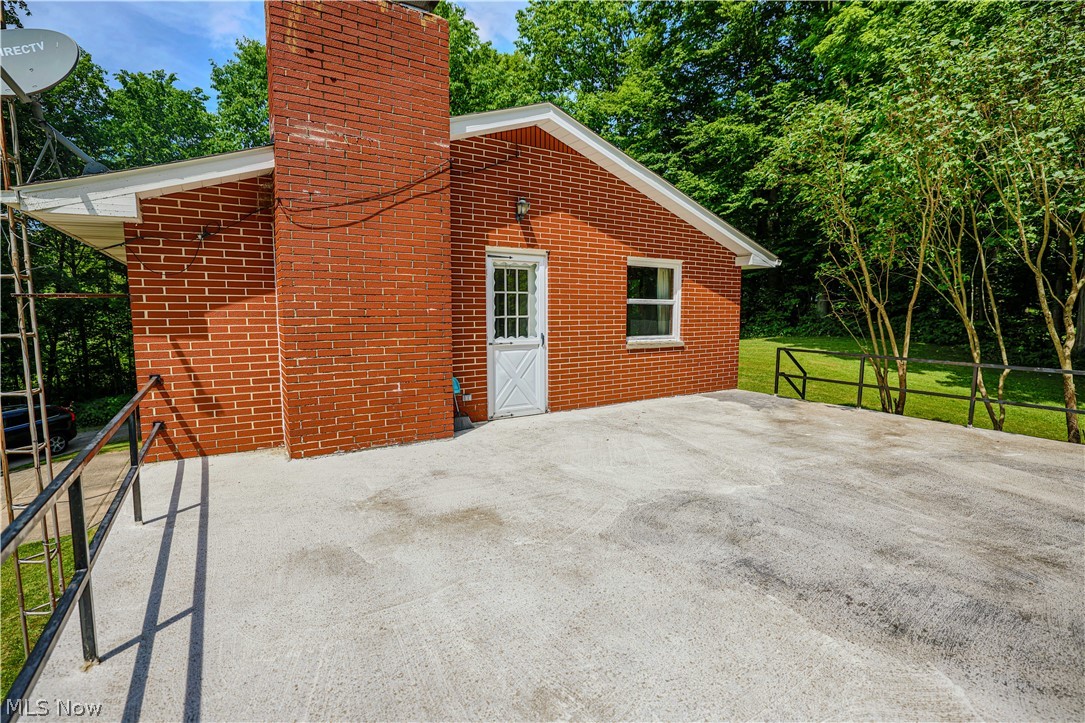 5475 Parks Avenue NE Louisville OH 44641