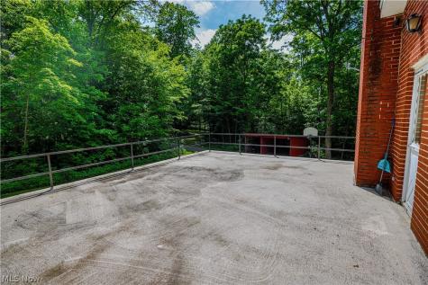 5475 Parks Avenue NE Louisville OH 44641