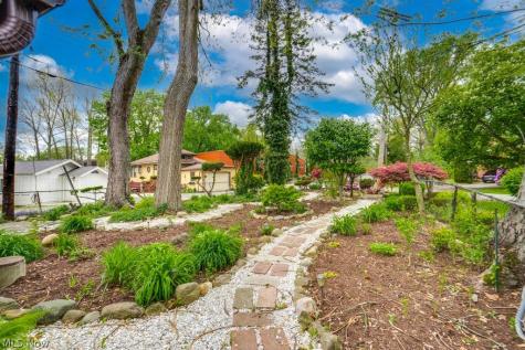 4944 Coleman Drive New Franklin OH 44319