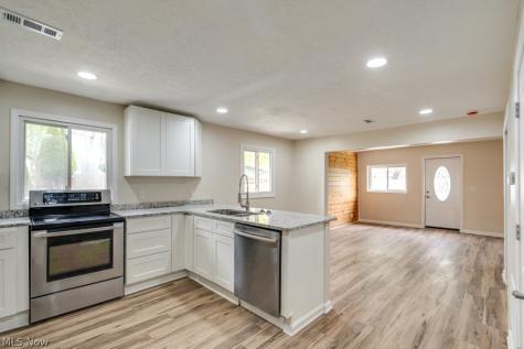 4944 Coleman Drive New Franklin OH 44319