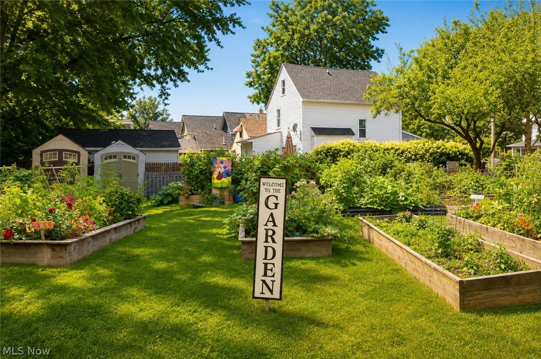 1376 W 74th Street Cleveland OH 44102