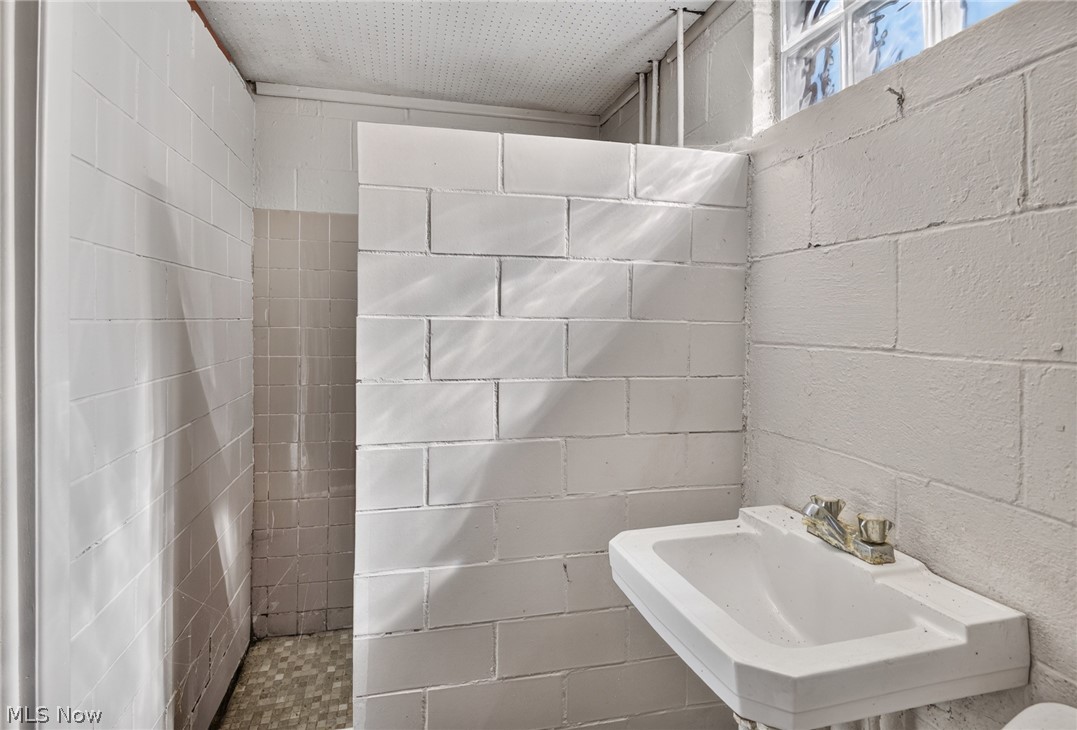 519 Creed Street Struthers OH 44471