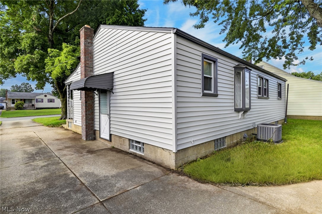 519 Creed Street Struthers OH 44471