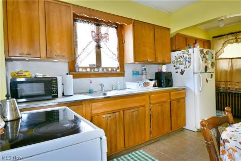 932 Brentwood Avenue Youngstown OH 44511