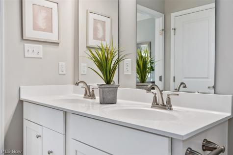 1144 Hunting Hollow Grafton OH 44044