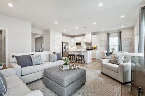 1144 Hunting Hollow Grafton OH 44044